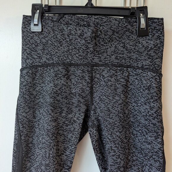 Size 6 Lululemon Athletica Train Times Crop Capris Soundwave White Black - Picture 3 of 8